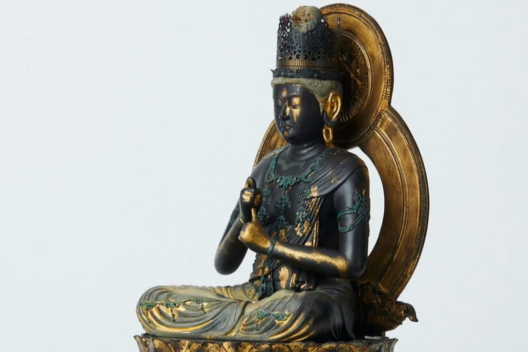 Dainichi Nyorai statue forming the Chiken-in mudra, with one hand enclosing the raised finger of the other, symbolizing wisdom and enlightenment in esoteric Buddhism.