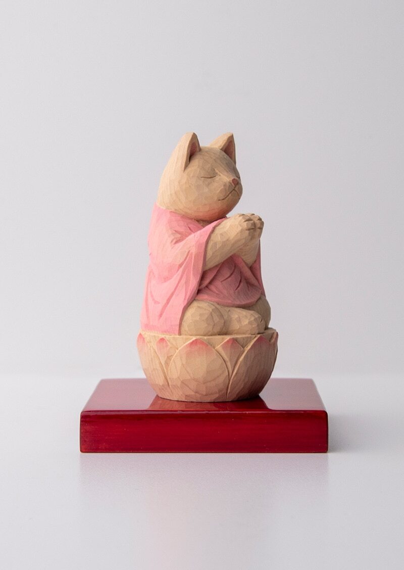Gassho Cat Buddha  木彫りの合掌猫 袈裟を着た猫仏さま Tan color (鴇色)